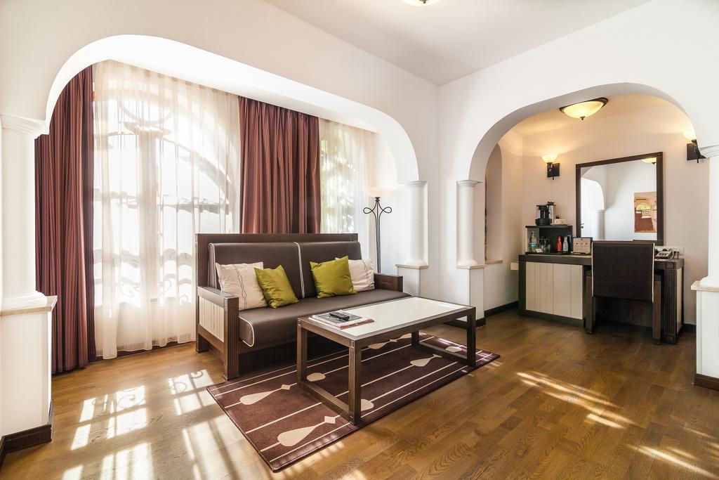 Epoque - Relais & Chateaux 5*
